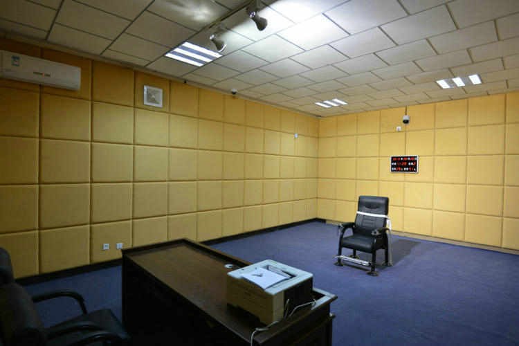 4款讯问室装修效果图 公安局讯问室墙面防撞装修设计案例图