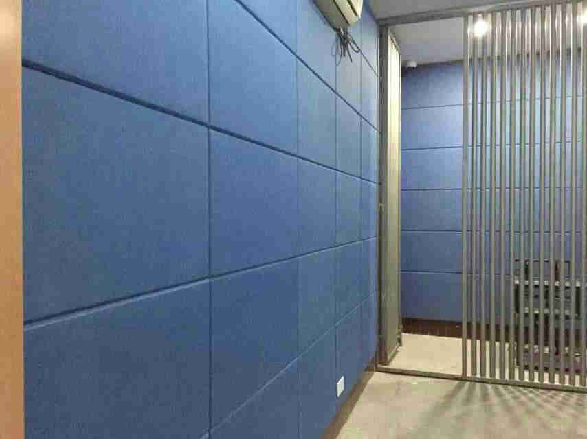 4款讯问室装修效果图 公安局讯问室墙面防撞装修设计案例图