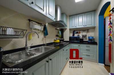 墨绿色愁配黑色疮台面装修效果图 厨房没有窗户装修风水好不好