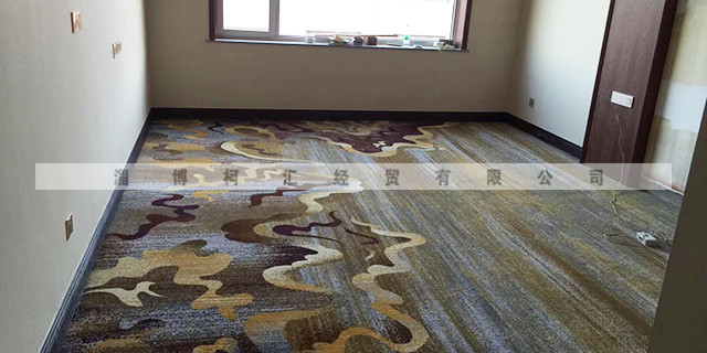 家庭地毯清洁_方块地毯铺设施工工艺_家庭装修地毯施工