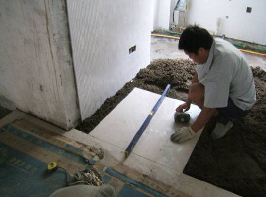 家装瓦工施工流程_装修泥瓦工施工时需要的材料_瓦工在外墙脚手架上面施工