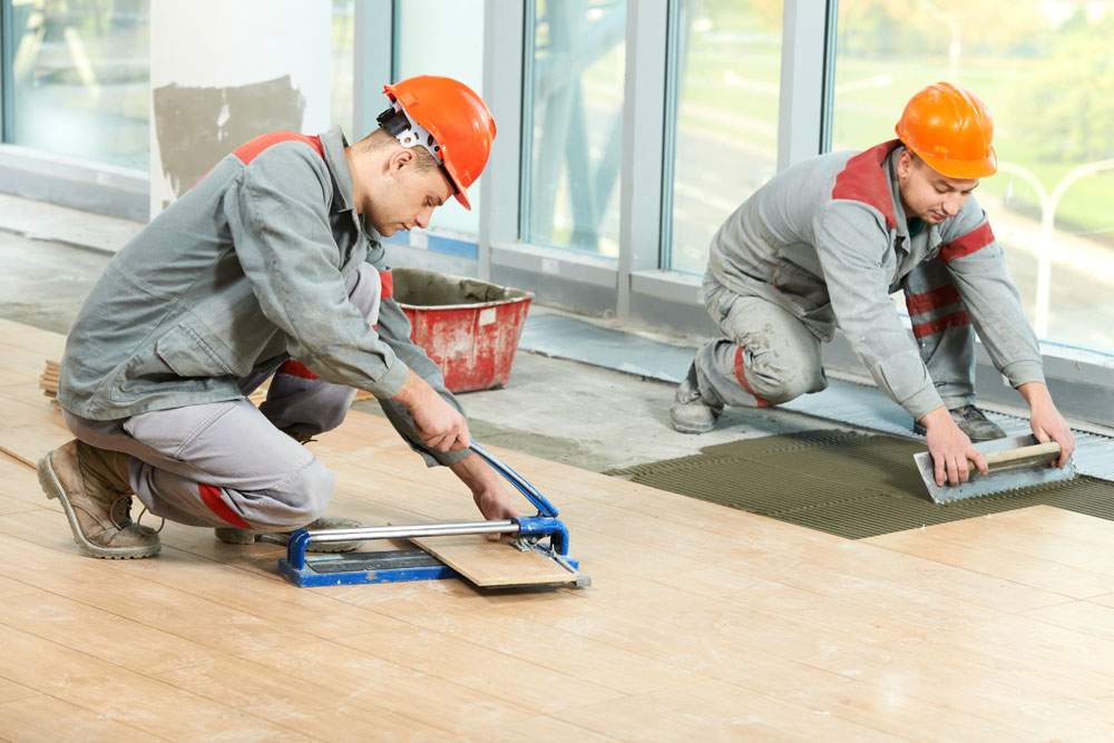 外墙施工吊绳工人招聘_装饰装修施工工人标准_施工工人招聘