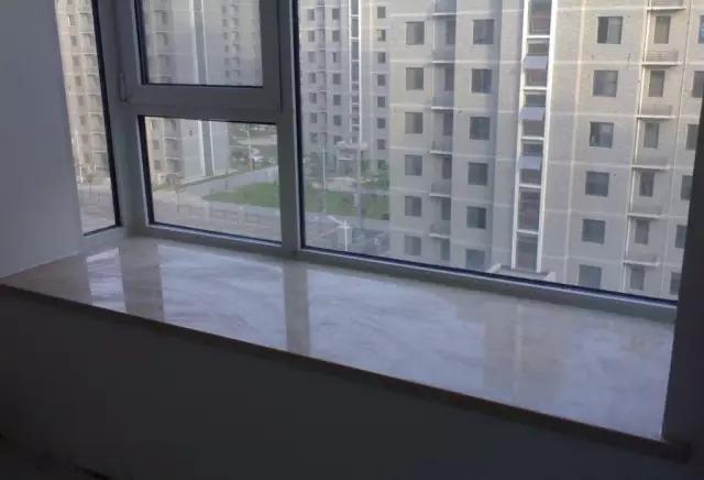 窗户装修是贴瓷砖好还是刷漆好_浴室窗户装修效果图_装修换窗户防水