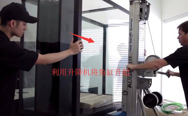 把整个窗户改造成鱼缸隔断墙，观