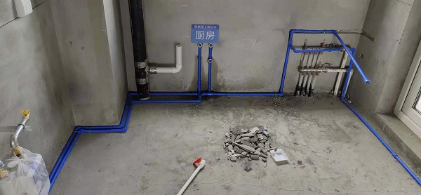 塑料排水管接头_洗衣机排水管接头_装修排水管施工图片
