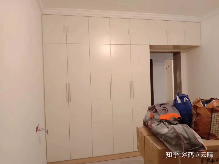 油漆结束离装修结束_装修油漆师傅_客厅油漆装修效果图