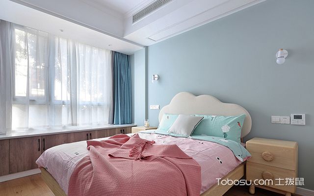 简单的卧室装修效果图之天蓝色墙面