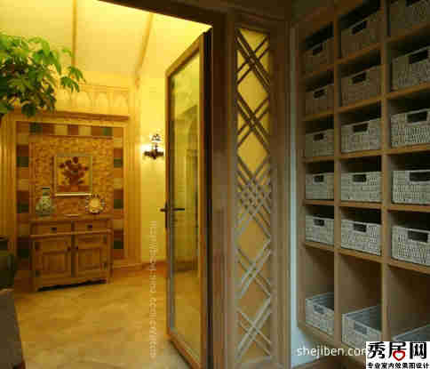 走廊位置墙面实木涪物架造型设计图 冀风情入户位置位置透莽推开门装修图