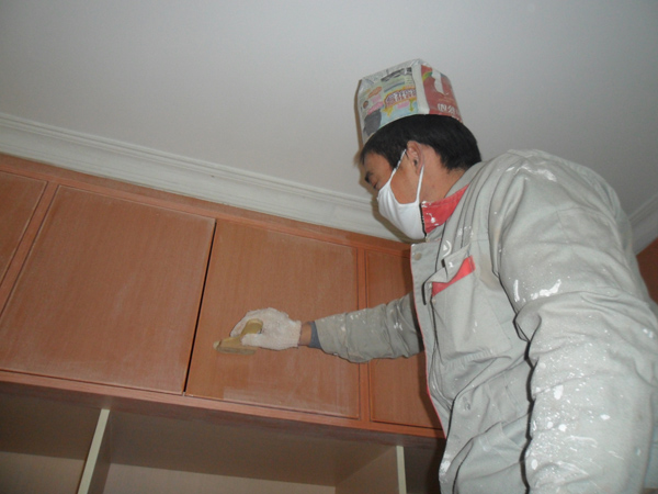 装修油漆辅助材料_维修家具油漆材料照片_装修油漆工序要多久