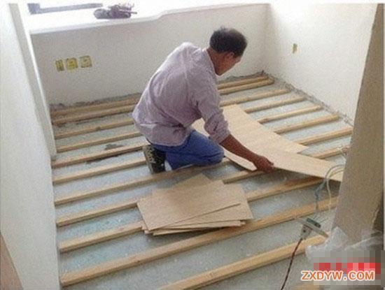 pvc地板施工_pvc地板 施工_装修施工的地板安装
