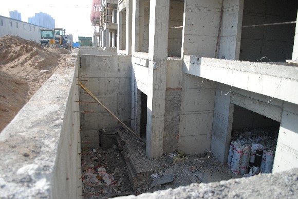 天津下沉式庭院施工装修_住宅下沉庭院_下沉地下室装修效果图