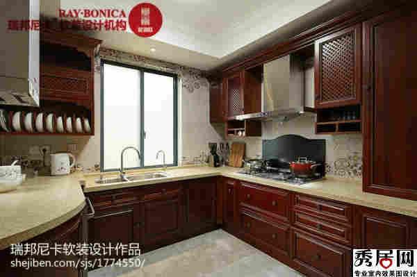 欧式厨房浅色瓷砖花系腰线图案设计图 古典厨房橱柜延伸户型吧台装修效果图