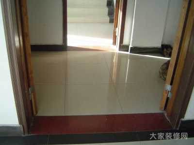 门槛石的颜色和波打线的颜色怎么样选择 家庭装修室内门槛石与波导线同色设计案例图
