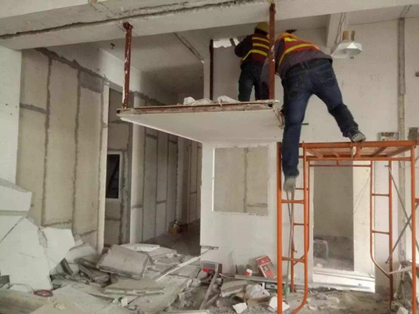 襄阳市城市房屋共用部位和共用设施维修管理暂行办法_房屋装修拆改消防设施条款_房屋拆扦补偿10倍