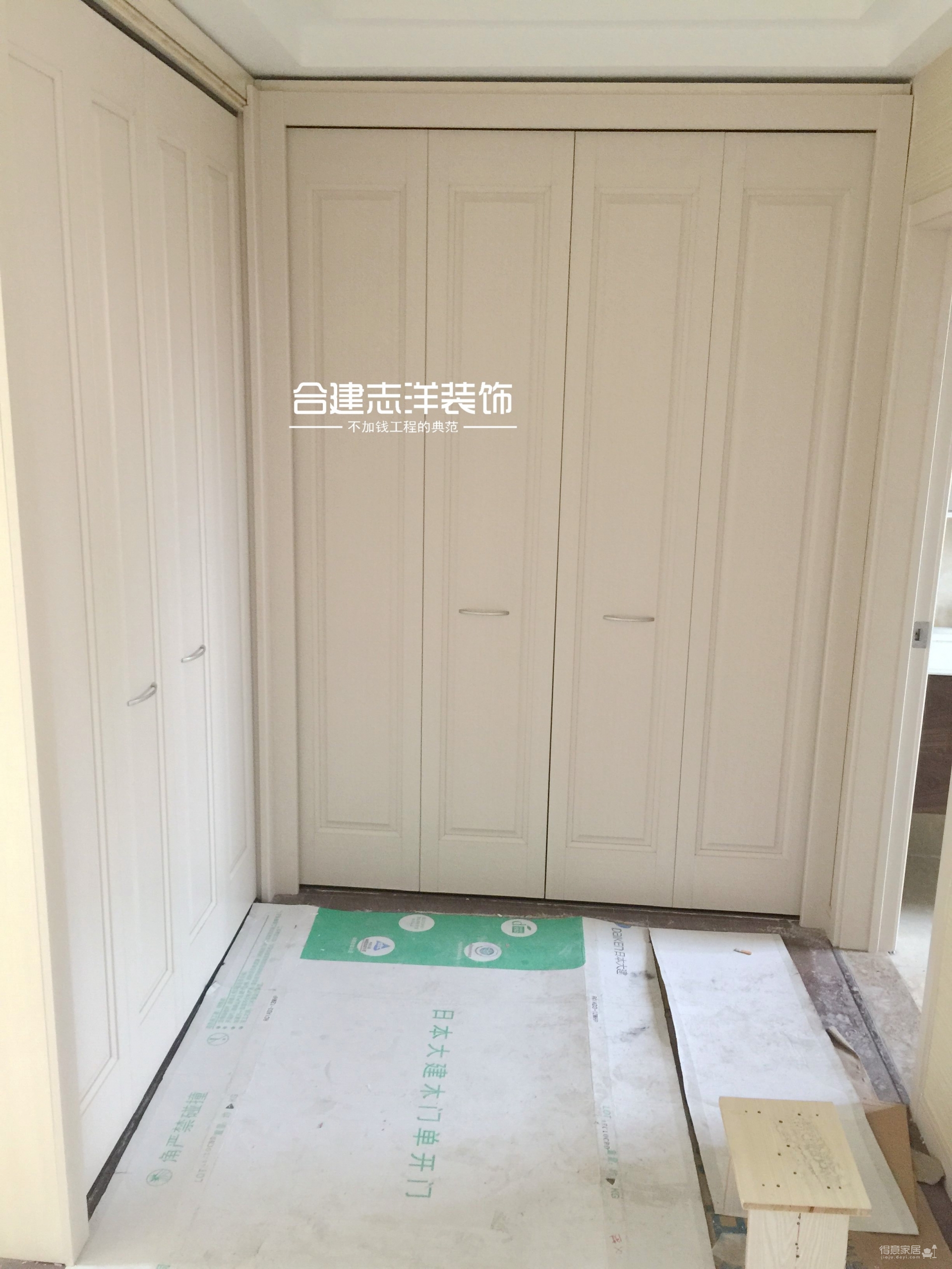 玄关柜子装修效果图_装修施工角柜子图片_房间装修效果图欣赏 柜子