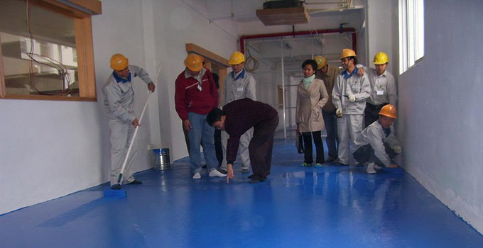 车间地面刷什么油漆_瓷砖上有油漆如何清理_装修清理地面油漆