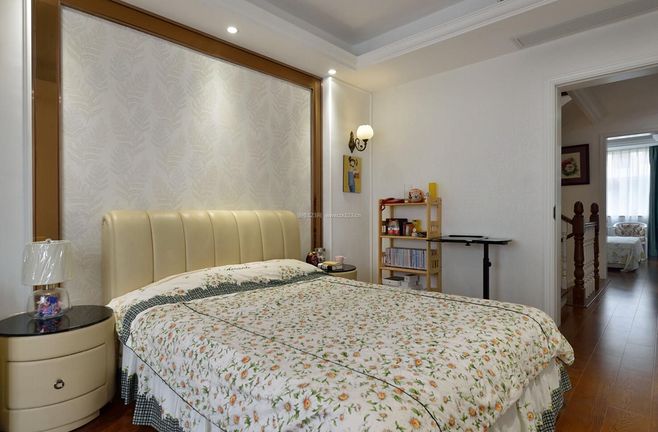 卧室手绘墙画 土巴兔装修效果_素色墙布效果图_卧室墙布素色装修效果图大全