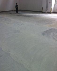 最新水泥地面施工_重庆装修纯水泥地面施工_家庭水泥地面研磨施工