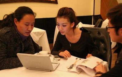 金融行业客户送礼_装修行业设计师与客户的问答_装修趣味问答