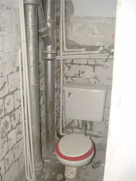 厨房装修水管应在防水层上面_厨房装修 防水_厨房包下水管