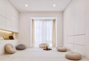 卧室小户型的装修效果图 2018榻榻米衣柜床一体装修效果图
