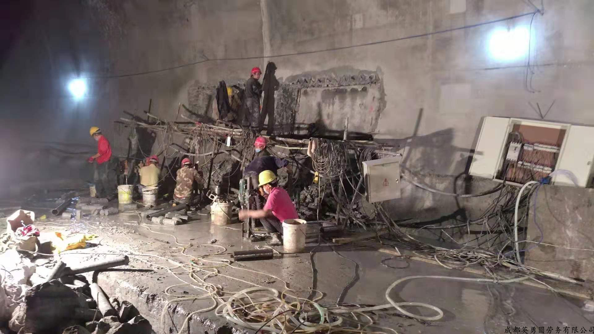 知名拆除地板砖地坪咨询电话,破碎剪力墙路面收费