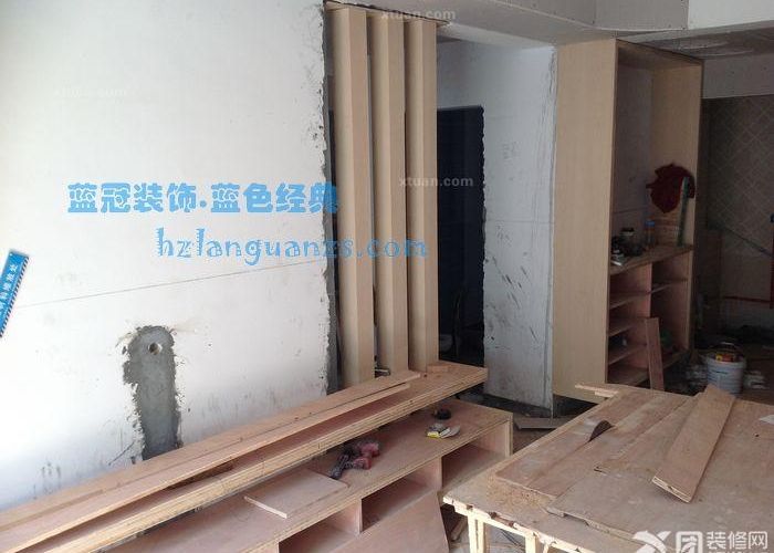 二手房装修 木工现场制作装饰_装修先泥瓦还是木工_大客厅木工装修图片