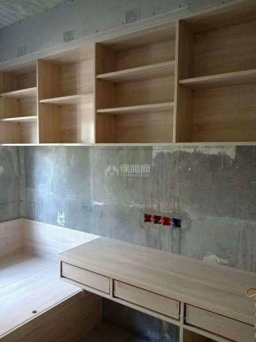 木工做橱柜价格_木工打的电脑桌效果图_家里装修木工打的橱柜都是最基础的