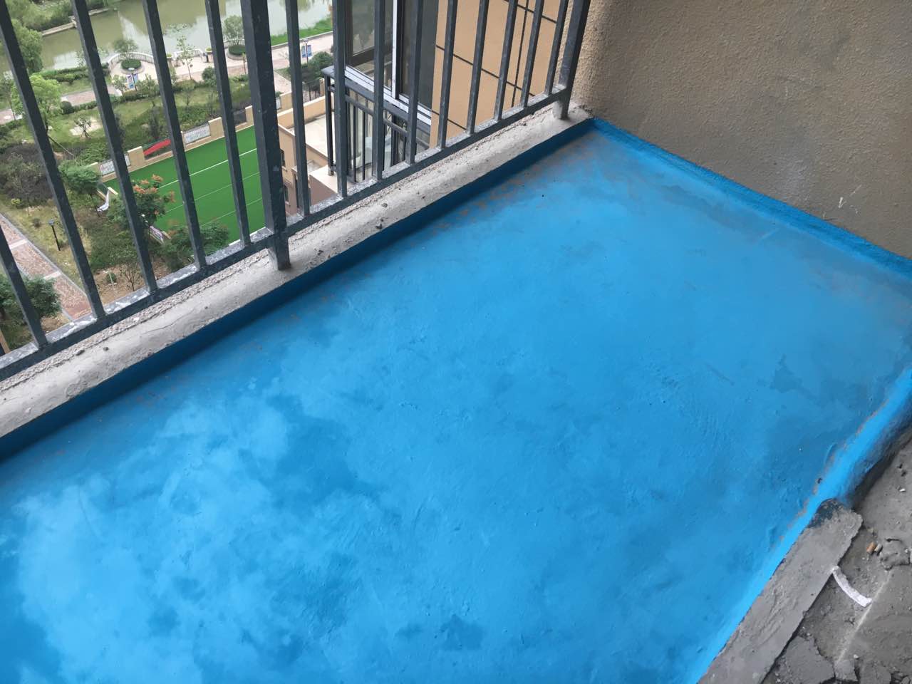 家里装修刷防水用涂料还是卷材好_装修是墙纸好还是涂料好_家装修 用什么涂料