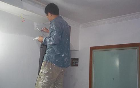 装修刮腻子油漆_刮第一遍腻子墙面很多裂缝_刮完腻子多久刷乳胶漆