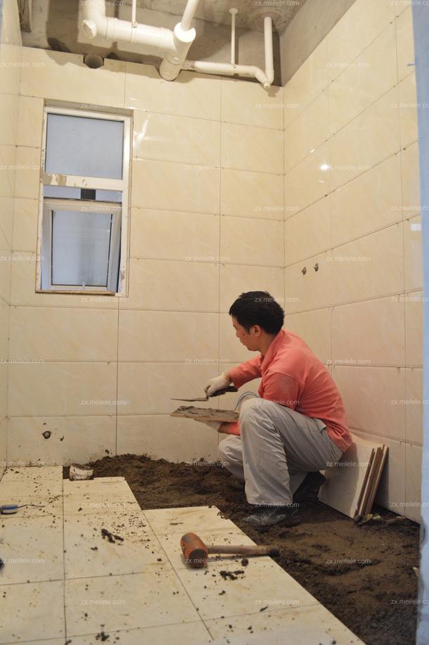 瓷砖贴马赛克刷什么胶_装修墙面贴瓷砖刷防水好吗_装修瓷砖好还是木地板好