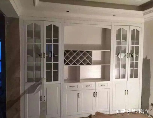 装修家具定制的好还是木工打的好_定制家具用什么板材好_装修家具定制