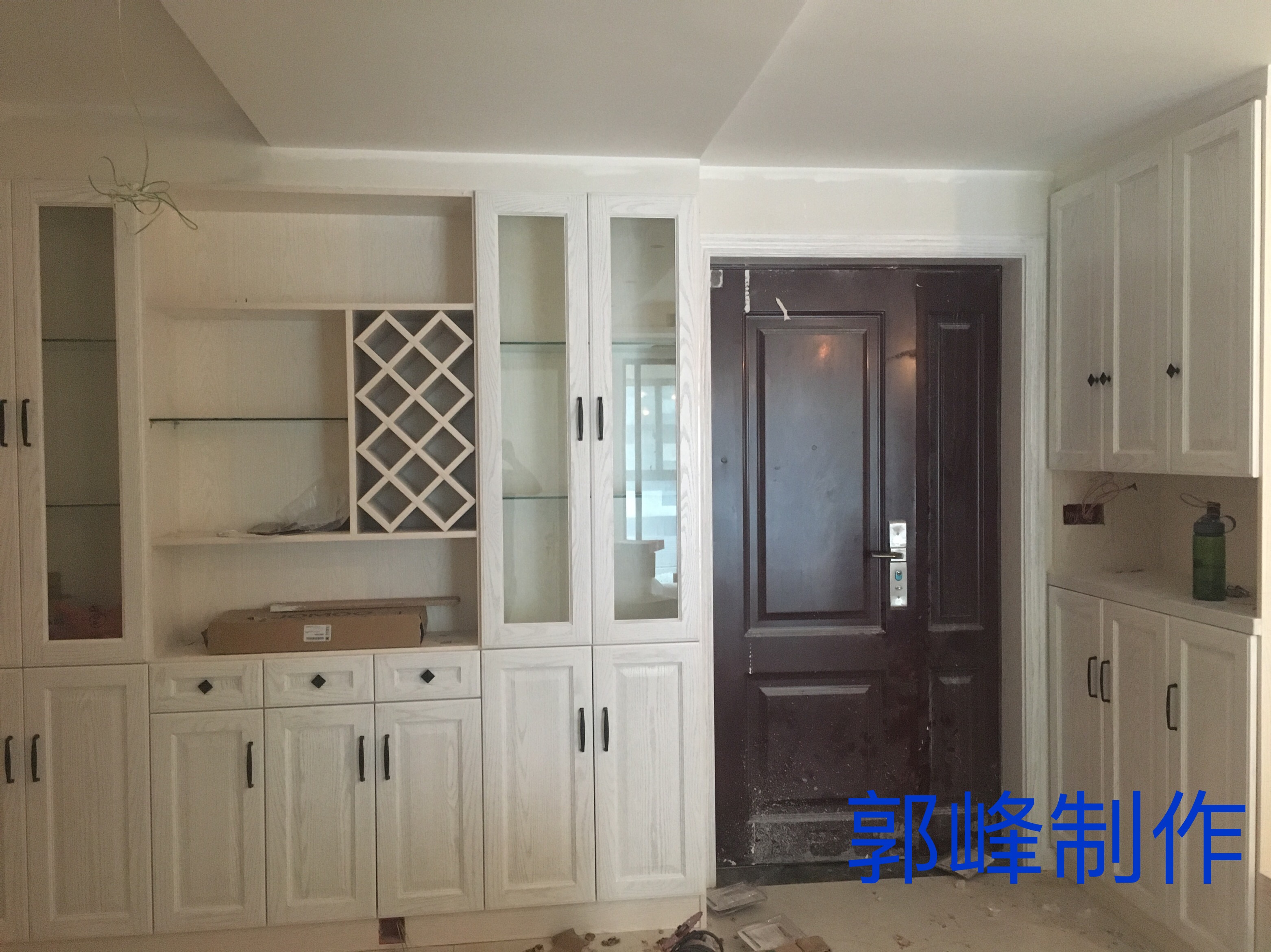 装修家具定制的好还是木工打的好_定制家具用什么板材好_装修家具定制