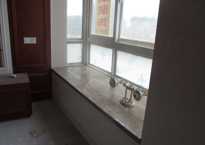 装修时先油漆还是先安装飘窗石_飘窗小卧室装修效果图_飘窗榻榻米装修效果图